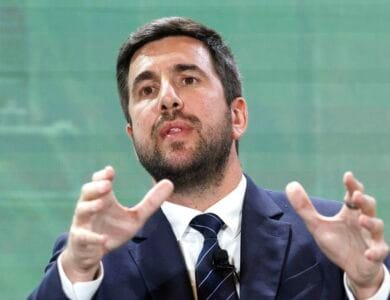 تحرك جديد يهدد هدوء بيريز داخل ريال مدريد