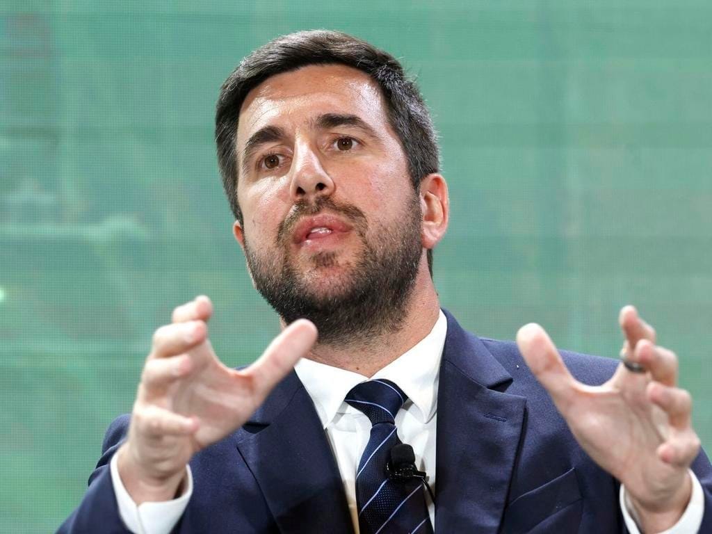 تحرك جديد يهدد هدوء بيريز داخل ريال مدريد