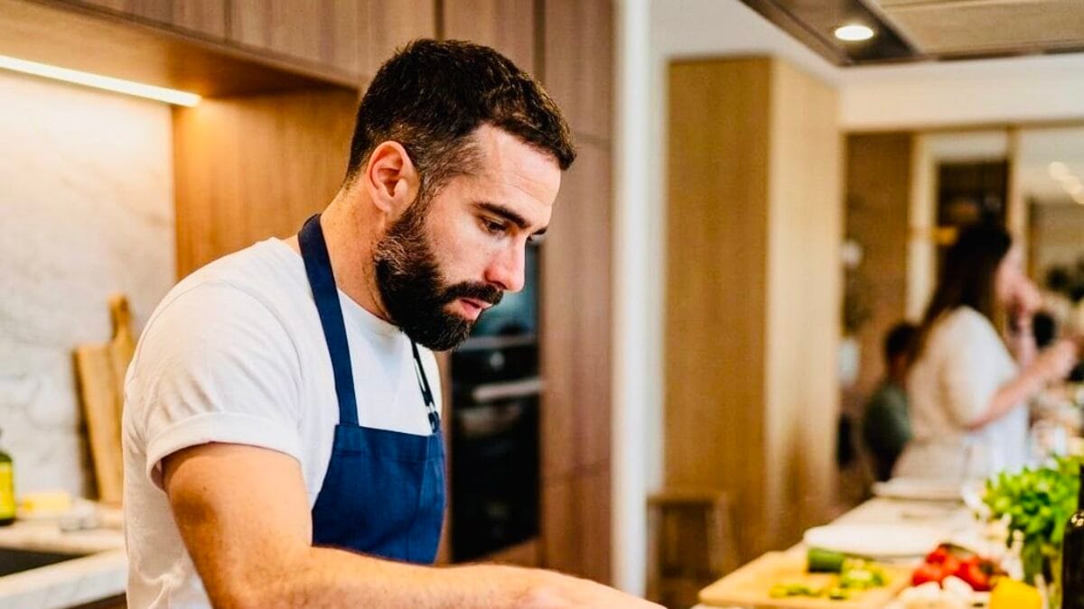 عشاء كارفخال الوداعي يشعل الجدل داخل ريال مدريد.. واسم واحد خارج القائمة