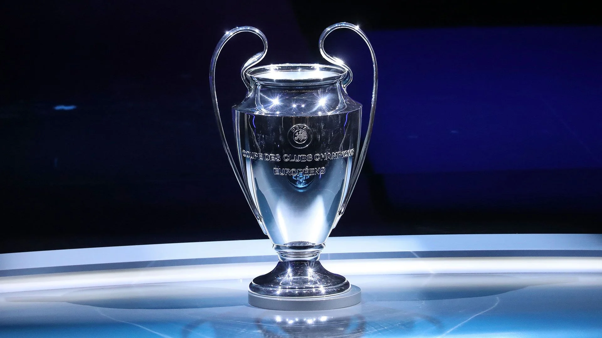 صدمة في تشكيلة الموسم للابطال.. لا يوجد ولا لاعب من ريال مدريد وبرشلونة