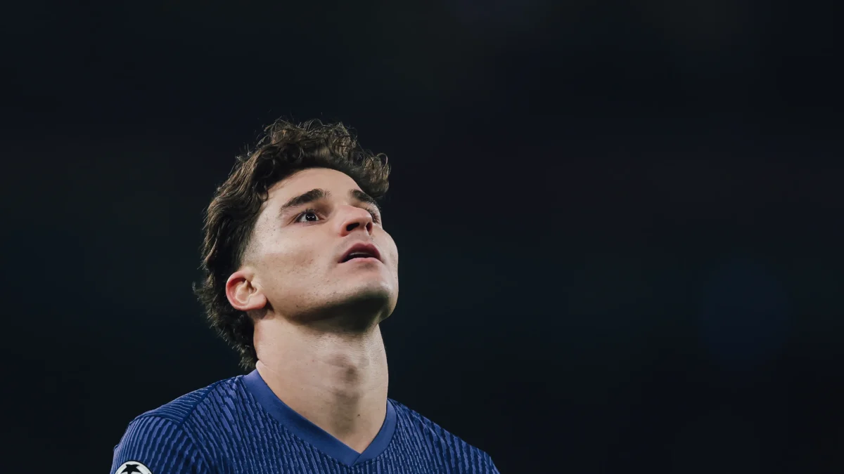أتلتيكو مدريد يحسم جدل رحيل جوليان ألفاريز