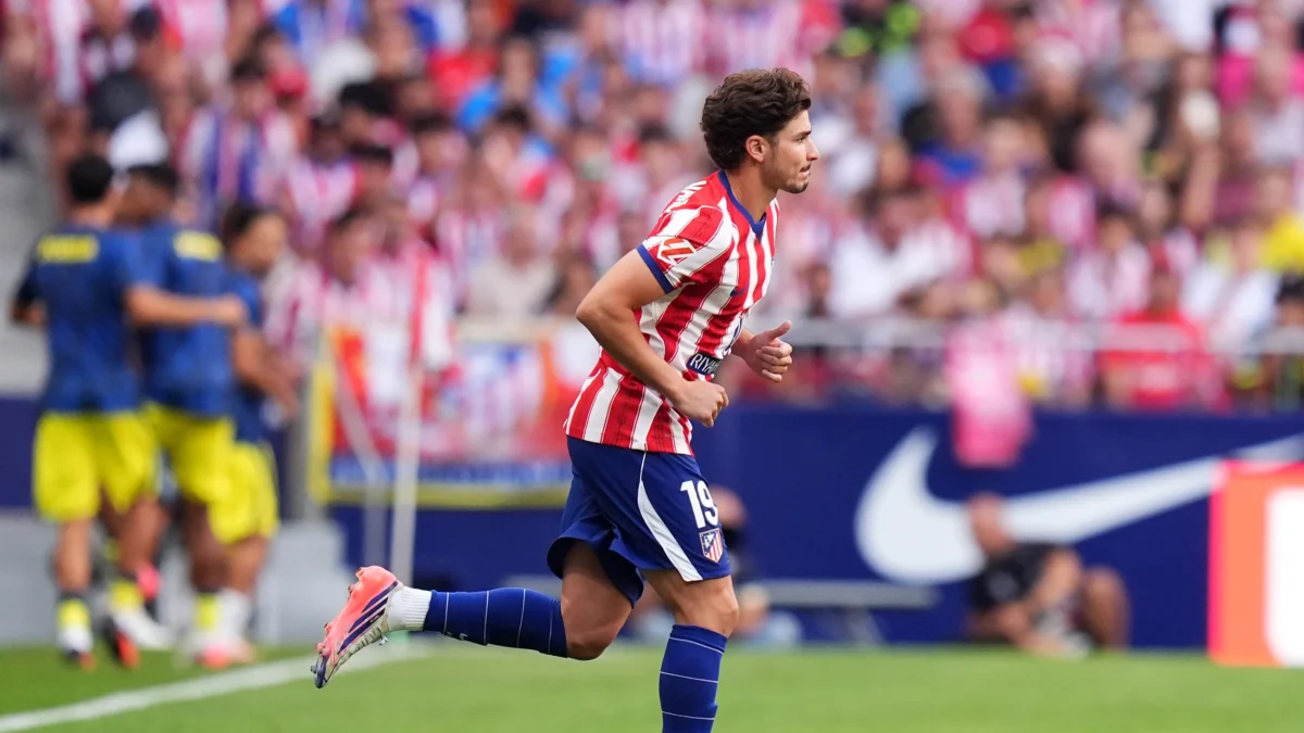 موقف أتلتيكو مدريد من رحيل ألفاريز إلى برشلونة