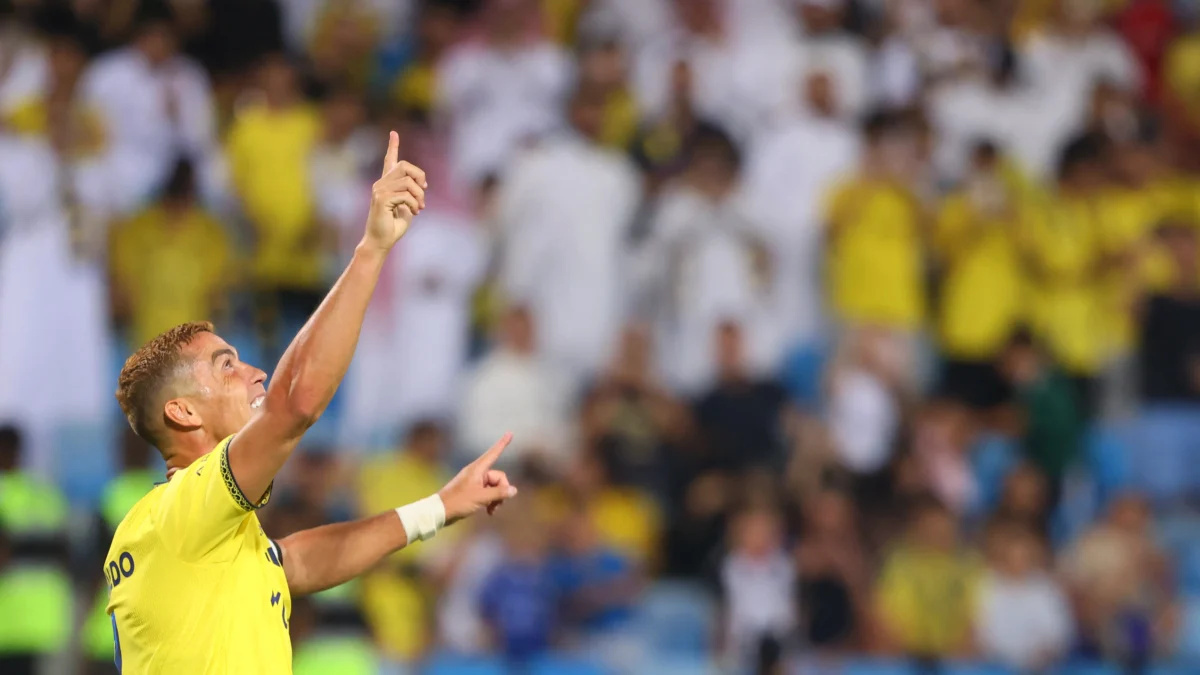 النصر يكتسح الرياض ويسترد صدارة الدوري بثنائية رونالدو