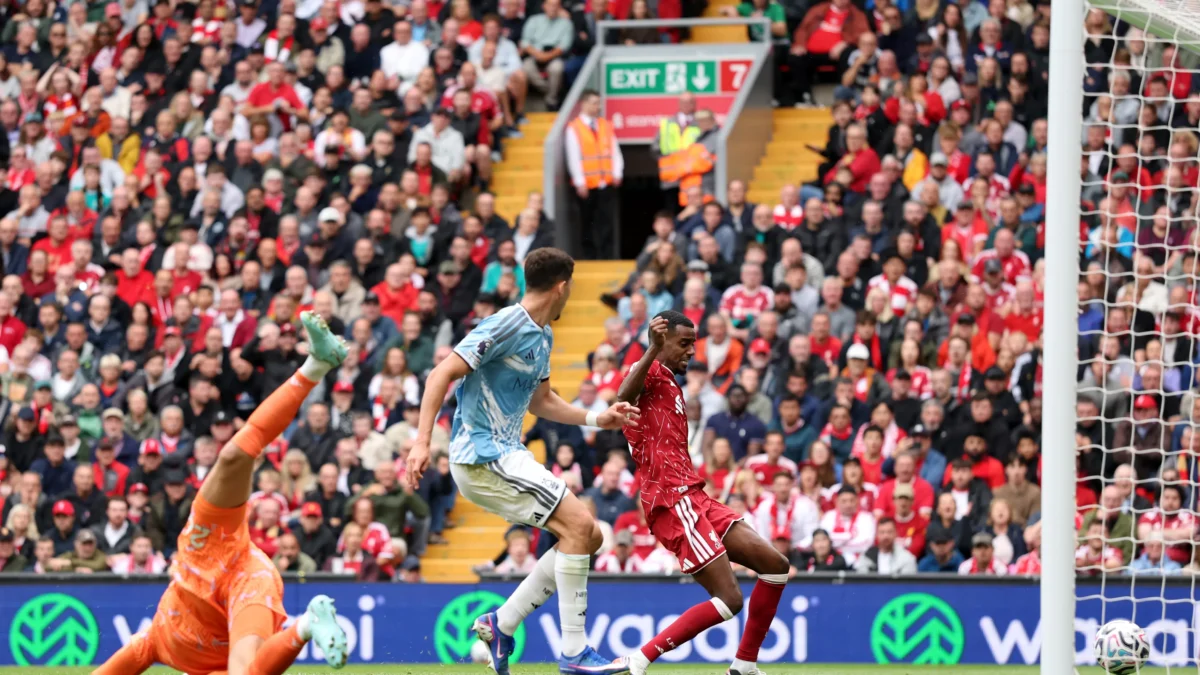 ليفربول يواصل تعثره بتعادل مثير ضد نوتنجهام فورست