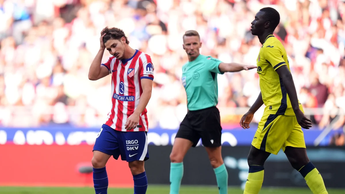 أتلتيكو مدريد يحمي جوليان ألفاريز من غضب الجماهير