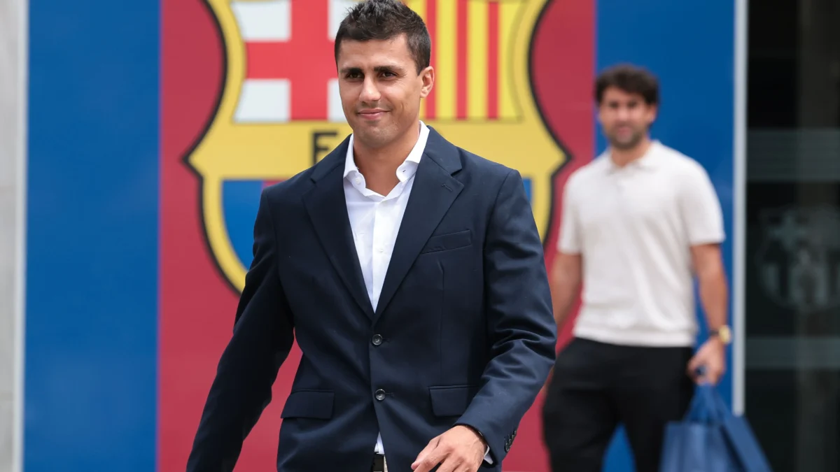 سخرية إسبانية من تحول موقف مدريد بعد انتقال رودري لبرشلونة