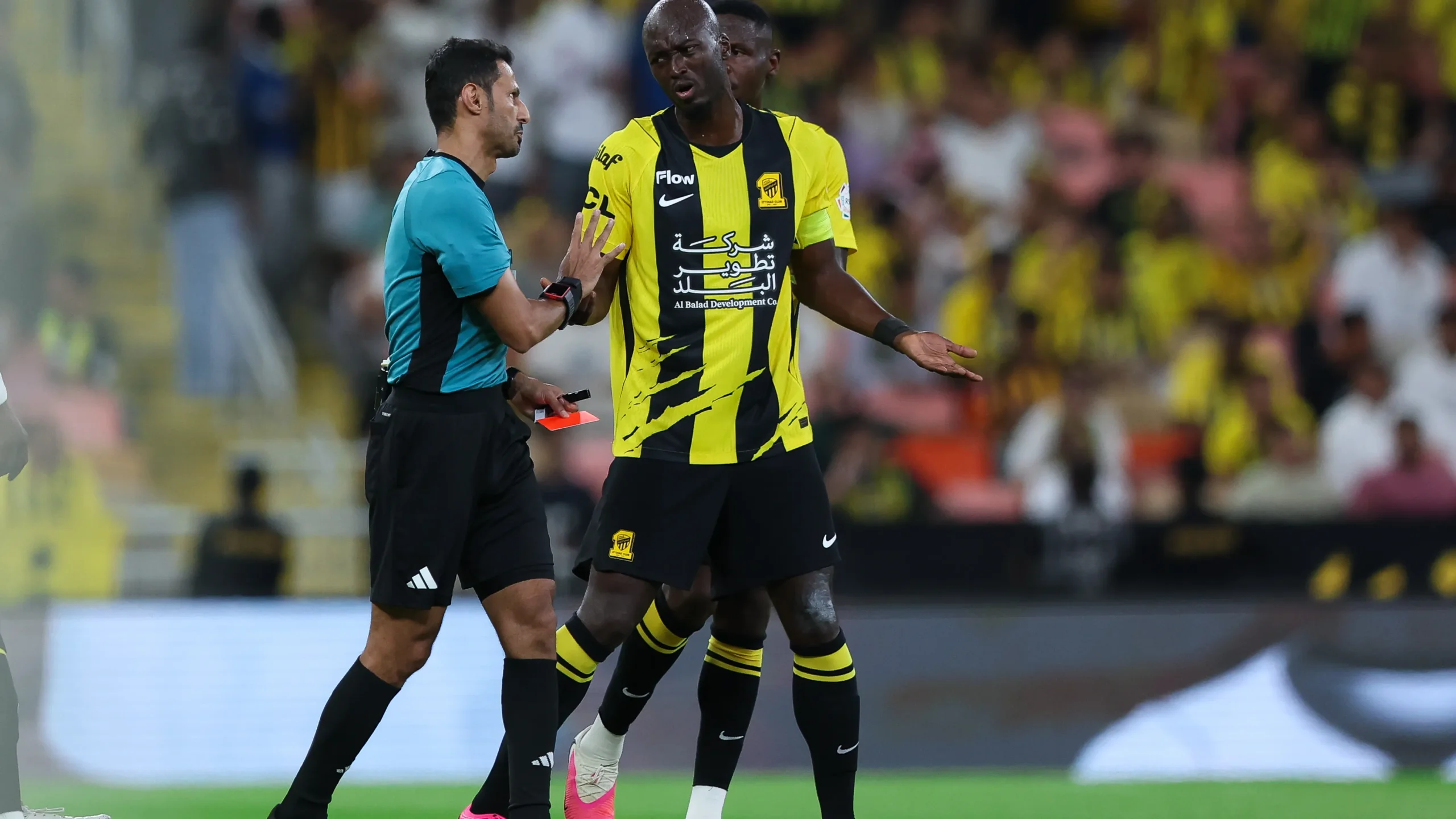 هل كان طرد بيريرا قرارًا صائبًا؟