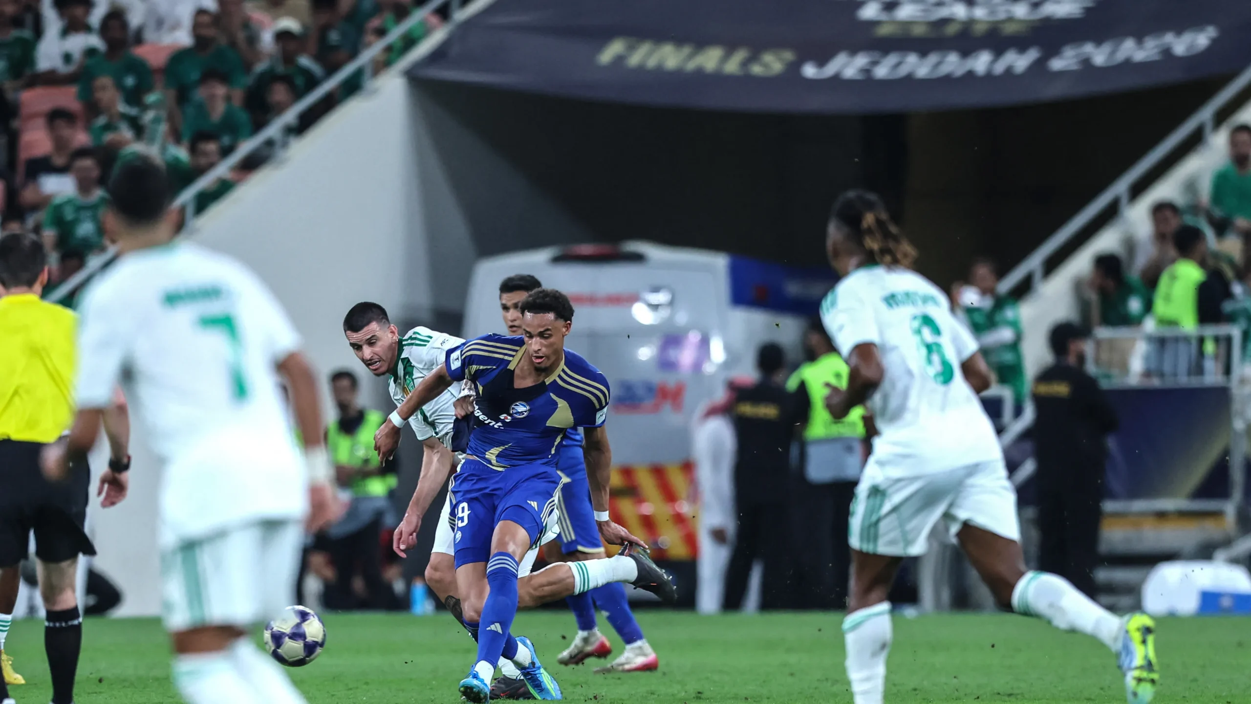 طريق الأهلي السعودي لمواجهة باريس سان جيرمان