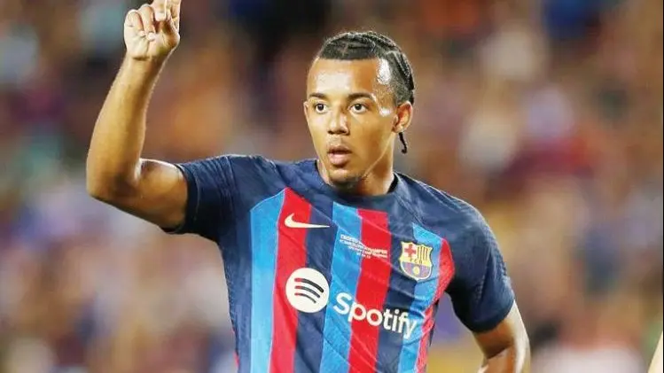 هل يرحل كوندي عن برشلونة بسبب الخلاف مع فليك؟