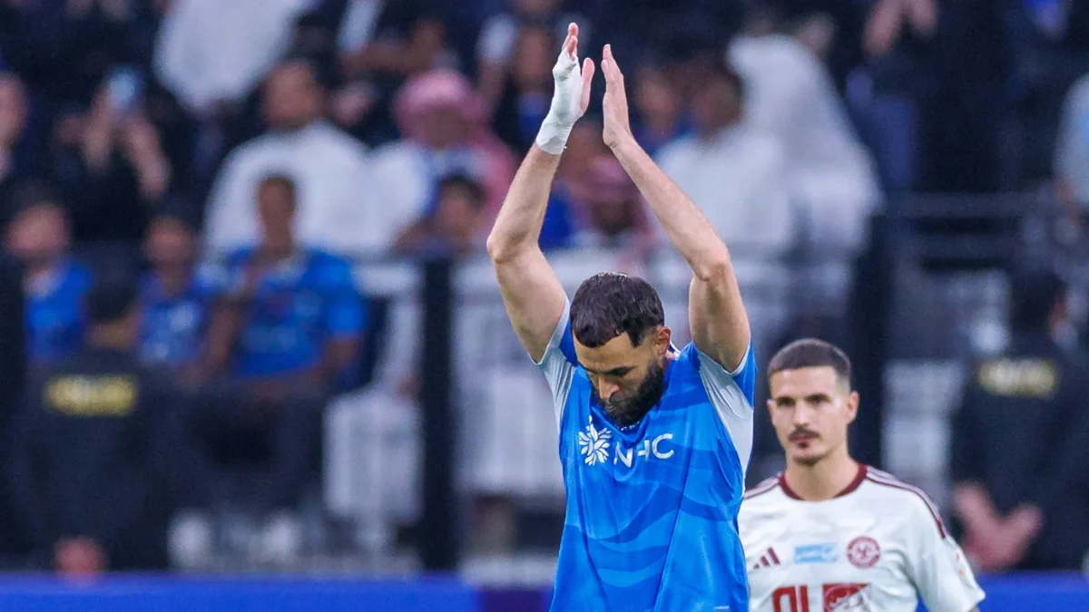 بنزيما يشعل أزمة الهلال في البداية