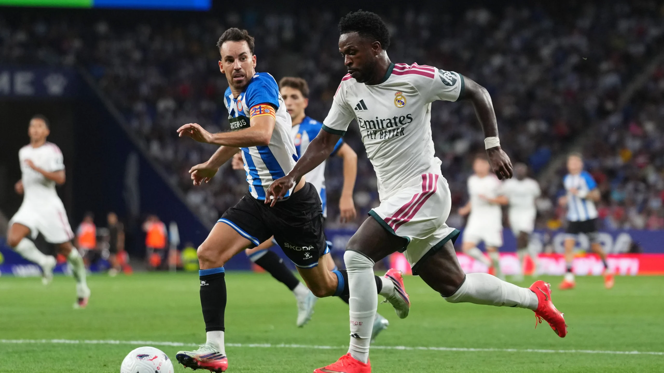 قرار تحكيمي يثير الجدل في مباراة ريال مدريد وإسبانيول