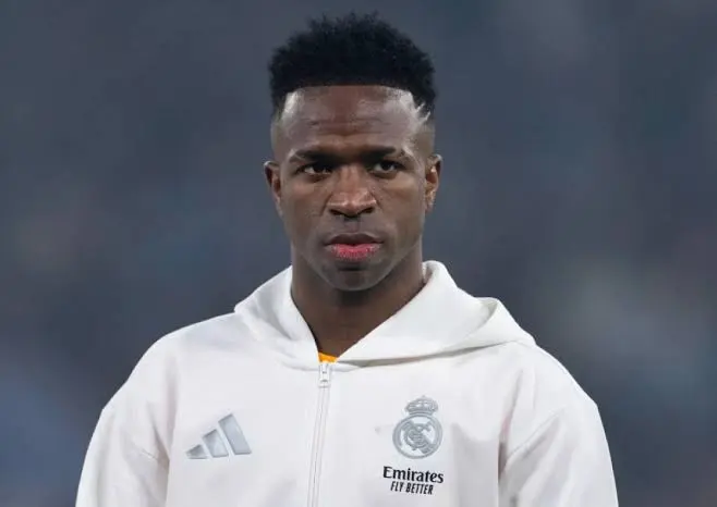 رسميًا.. فينيسيوس يجدد عقده مع ريال مدريد