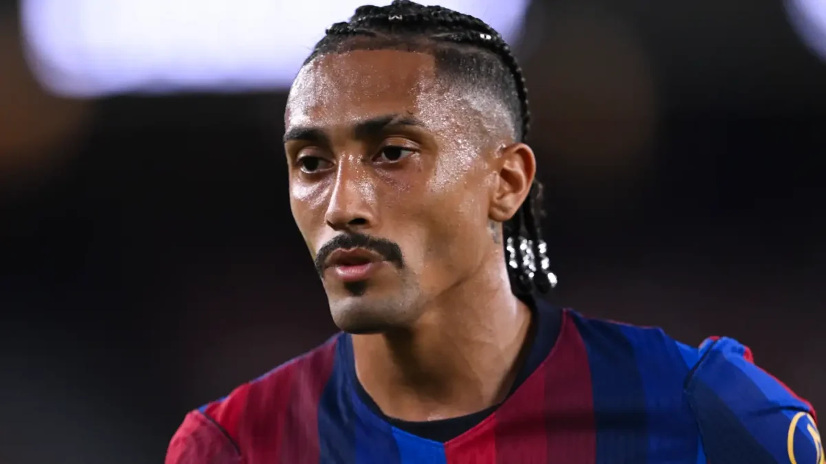 رافينيا يطارد إنجاز إبراهيموفيتش التاريخي مع برشلونة