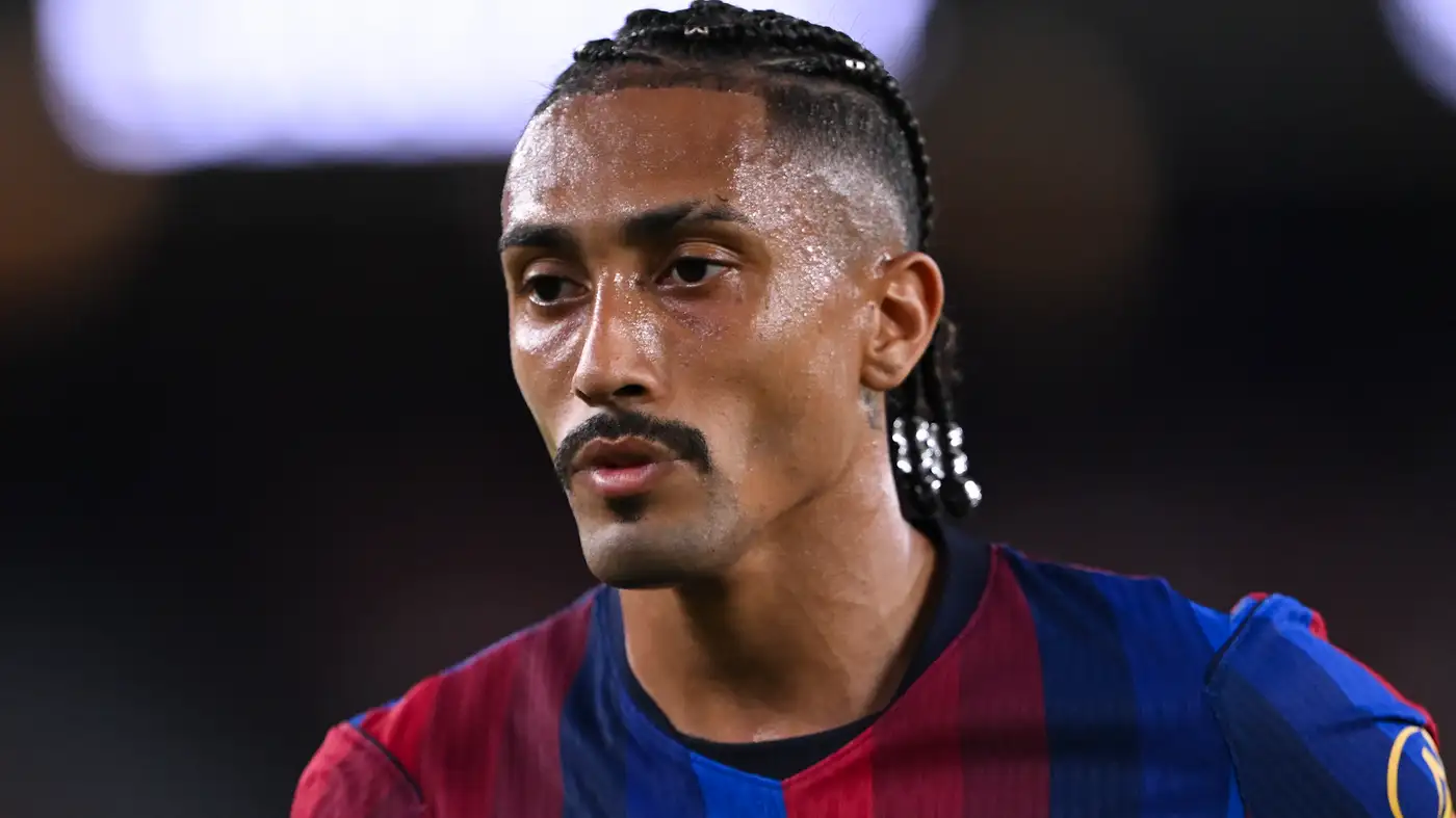 رافينيا يطارد إنجاز إبراهيموفيتش التاريخي مع برشلونة