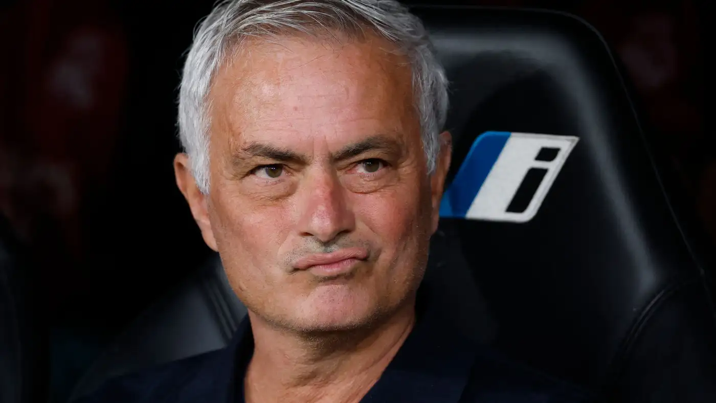 مورينيو يفتح ملف التحكيم ويربطه بفارق النقاط مع برشلونة