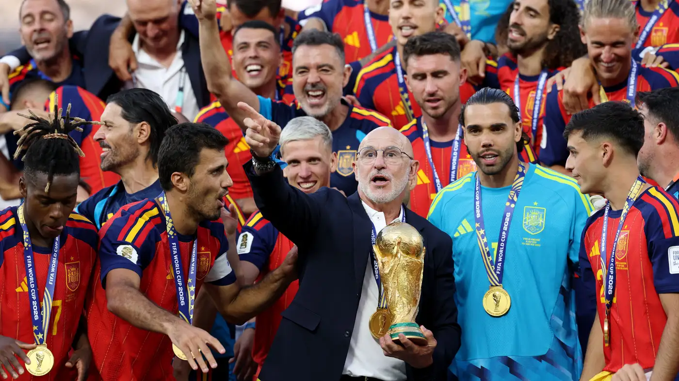 رسميًا.. إسبانيا تمدد عقد لويس دي لا فوينتي حتى 2032