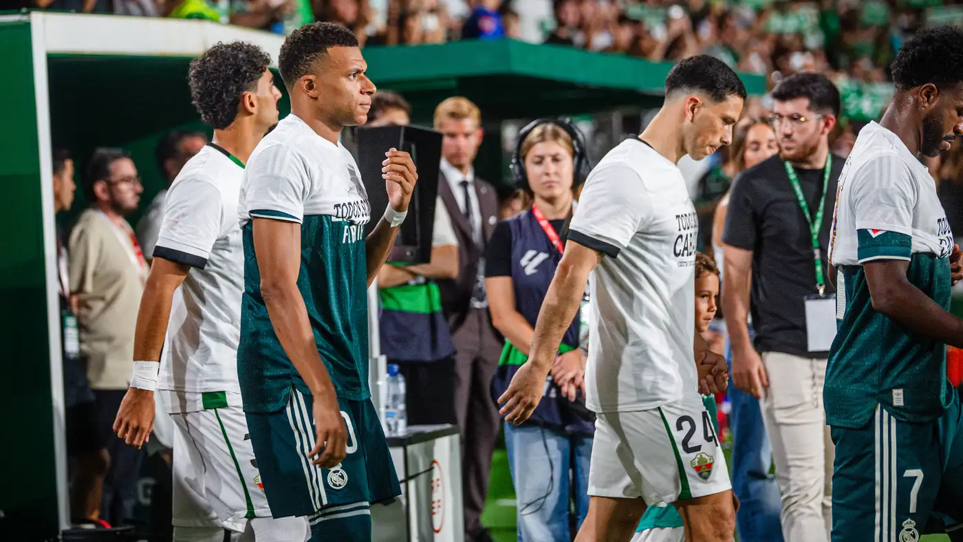تصاعد الأزمة حول ثلاثي ريال مدريد ومطالبات باستقالة بيريز