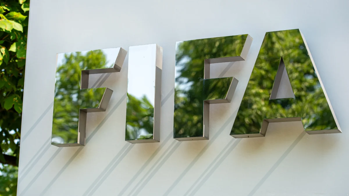 فيفا ينصف مدربًا مصريًا ضد نادٍ سعودي