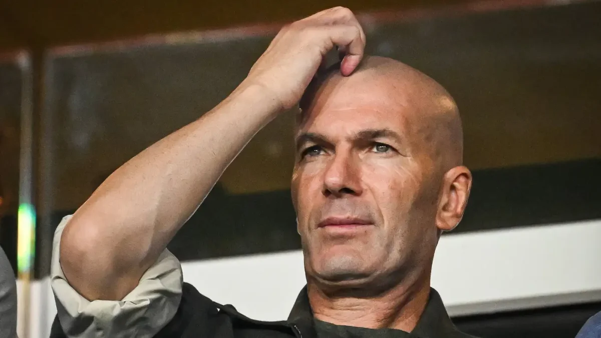 مدافع ليفربول يدخل حسابات زيدان في منتخب فرنسا