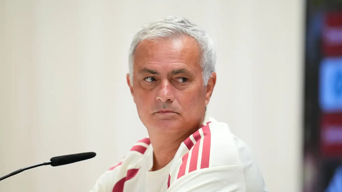 مورينيو يدافع عن مبابي ويكشف أجواء غرفة ملابس ريال مدريد