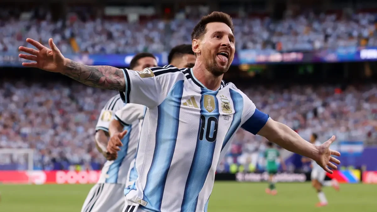 خليفة ميسي في القميص رقم 10 مع الأرجنتين