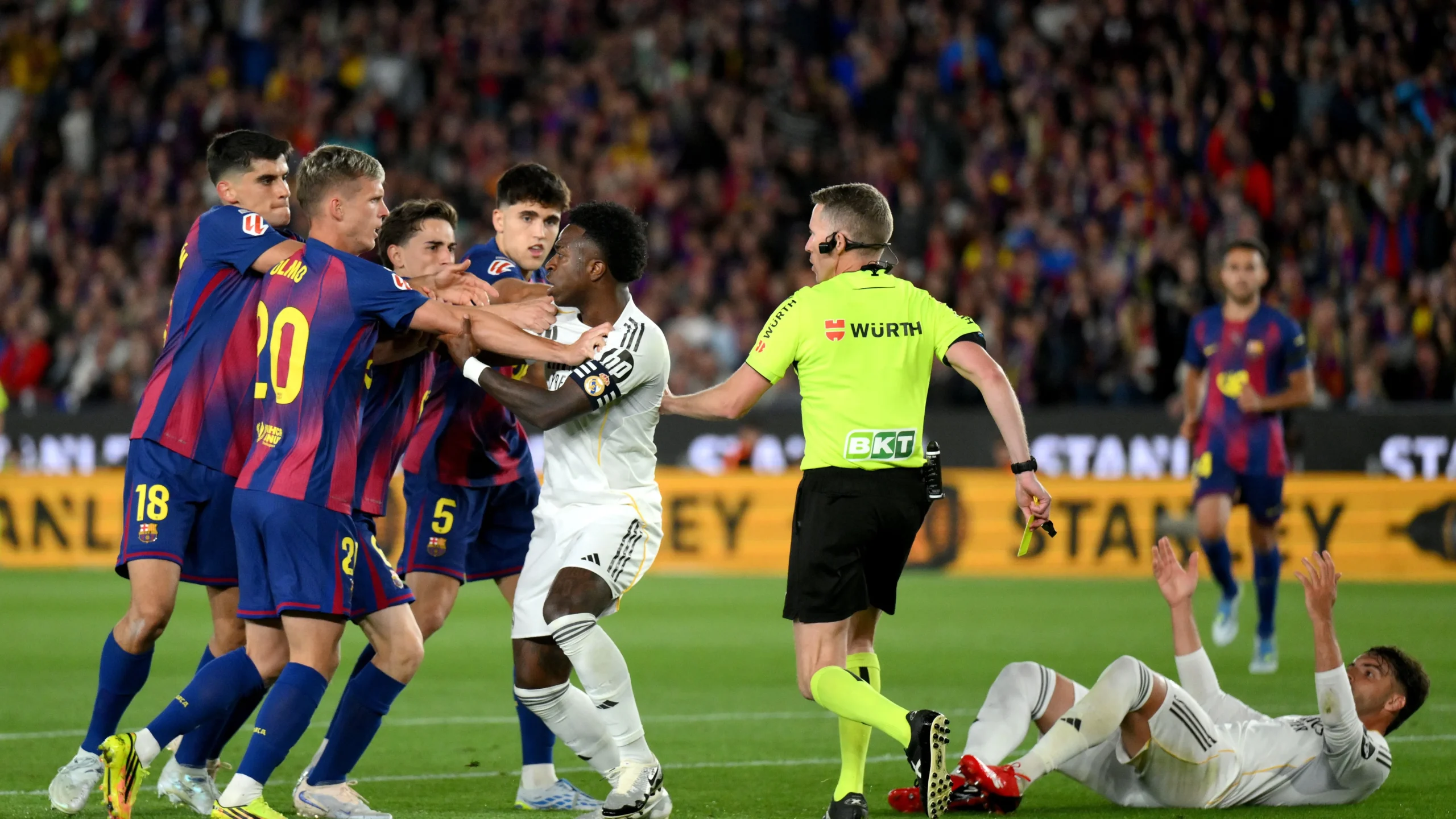 أزمات قضائية تلاحق مدافع ريال مدريد راؤول أسينسيو