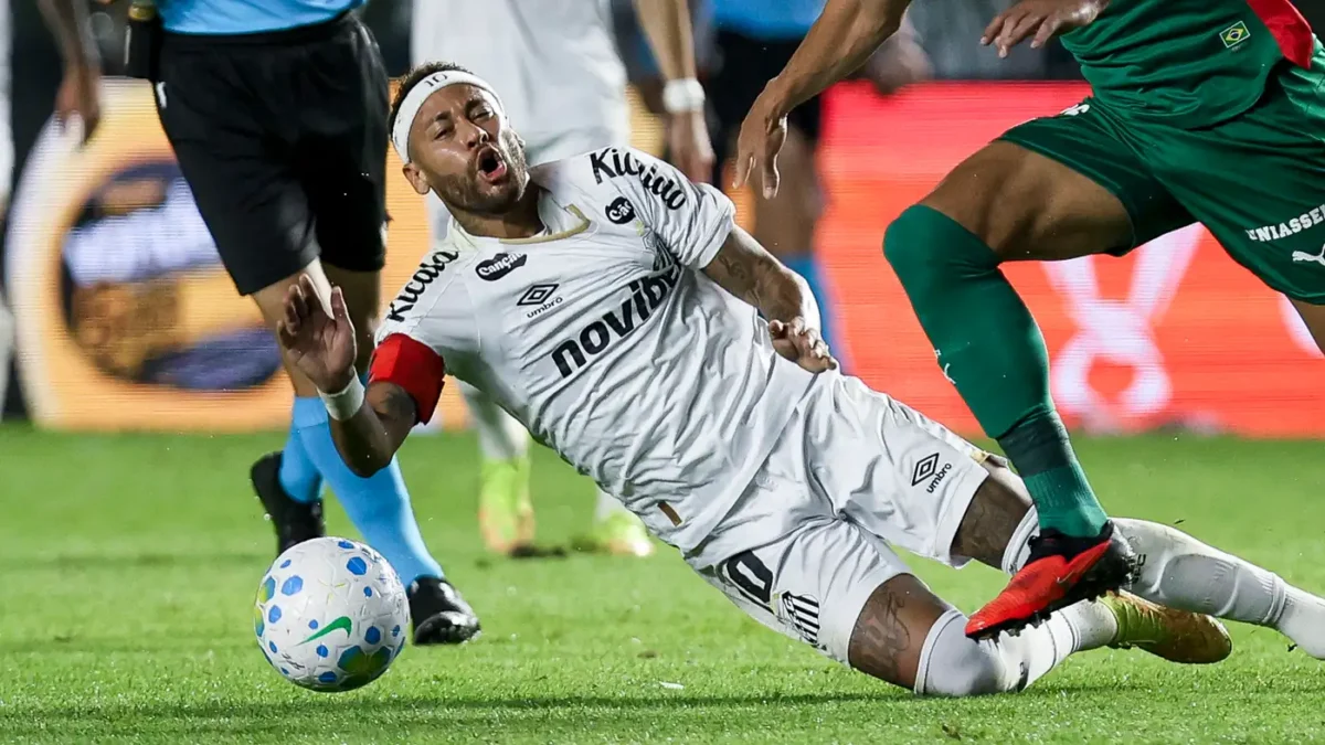 إصابة قوية تبعد نيمار عن الملاعب لأسابيع طويلة