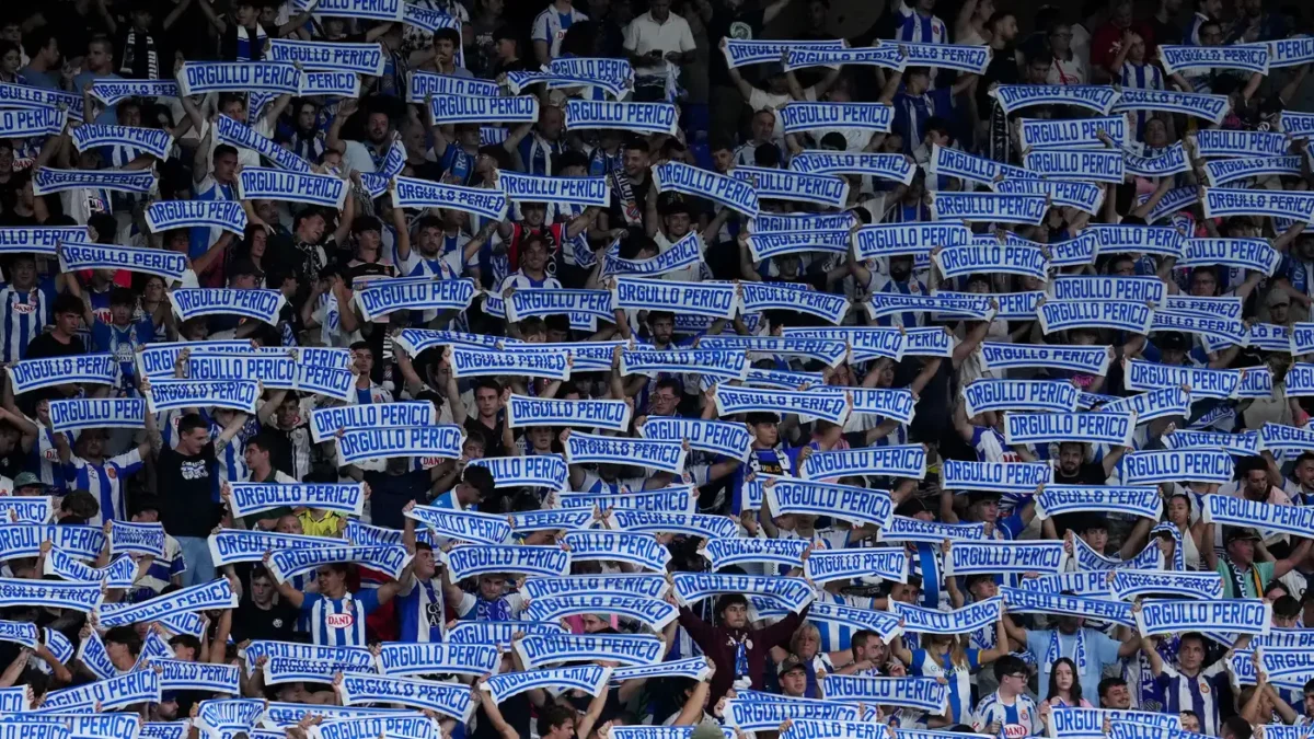 ريال مدريد ينفي منع الأعلام الإسبانية بالبرنابيو