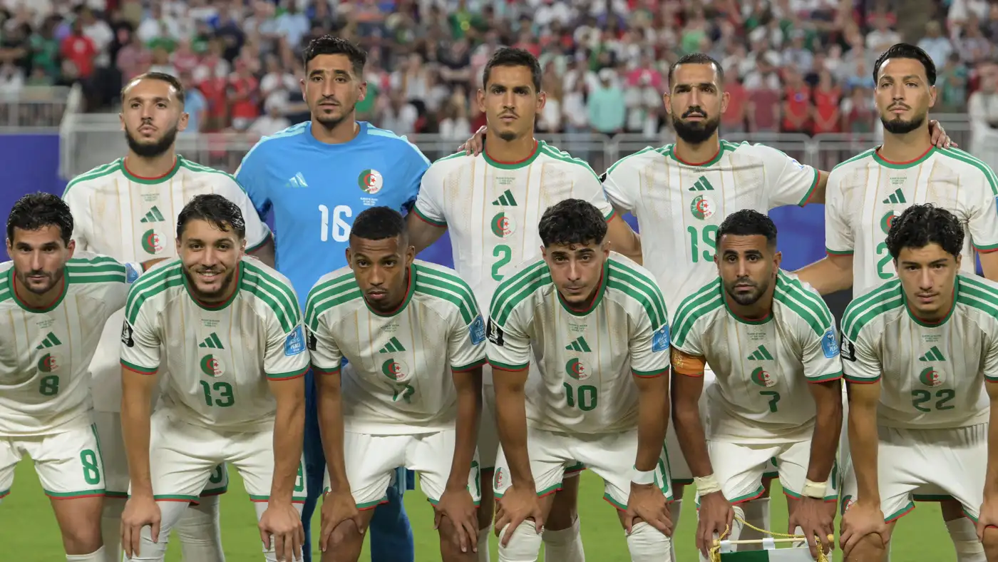 ضربة جديدة لمنتخب الجزائر بمغادرة ثنائي المعسكر