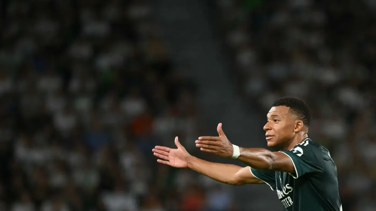 مبابي يفاجئ الجميع وينفصل عن نايكي
