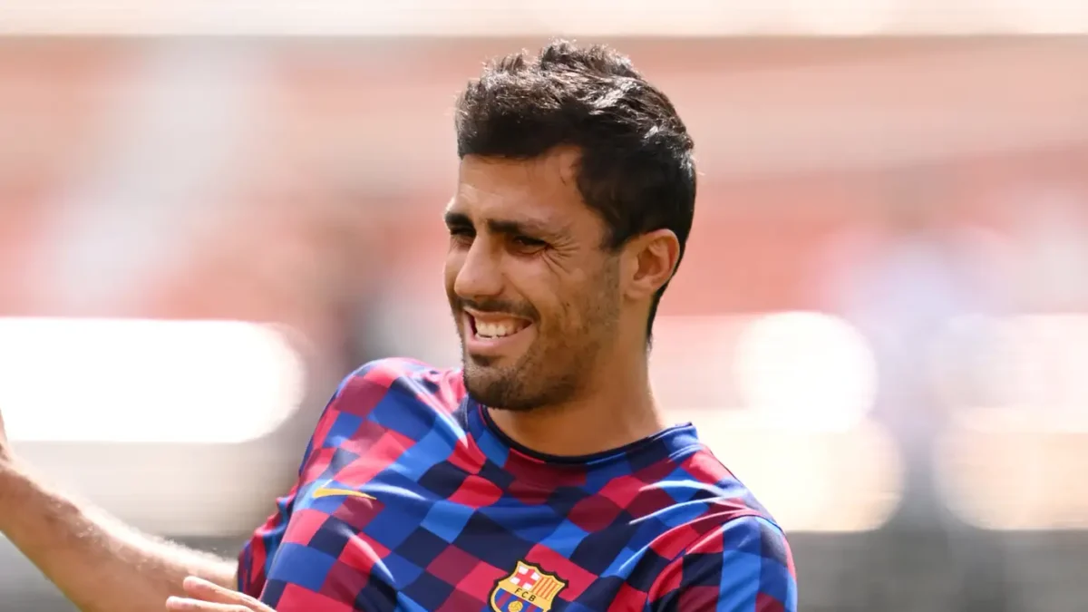 موقف مدرب فالنسيا من اعتذار رودري
