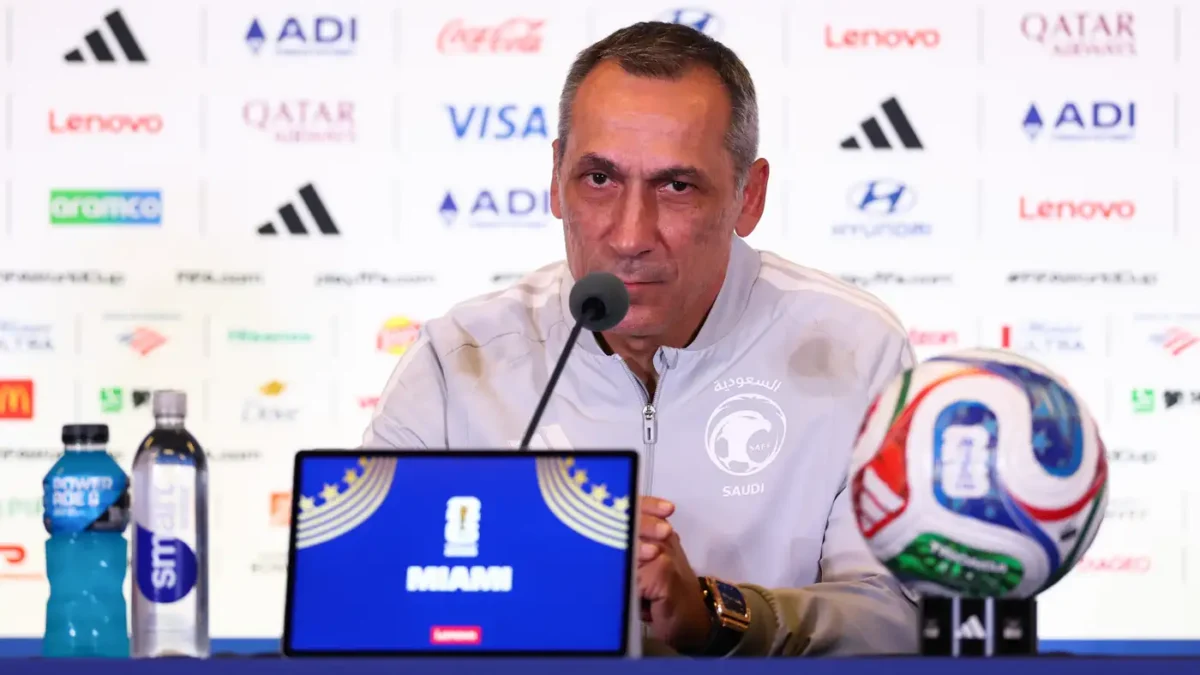 دونيس يكشف طبيعة إصابة نواف العقيدي مع المنتخب السعودي