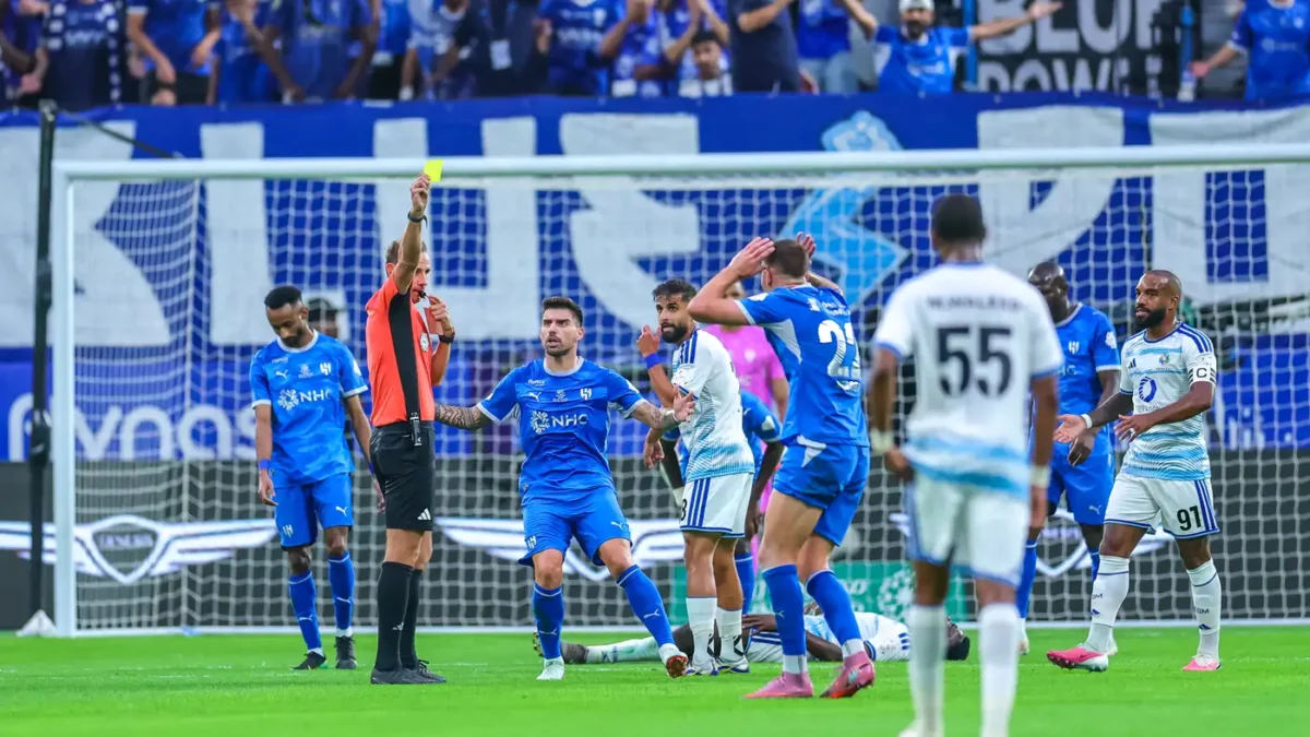 نيوم يلحق بالهلال هزيمته الأولى في دوري روشن