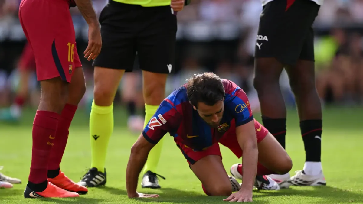 إصابة قوية تبعد مدافع برشلونة أمام فالنسيا