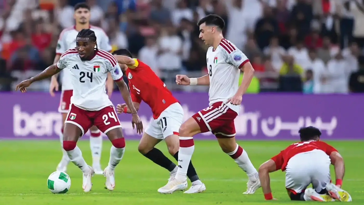 الإمارات تعبر إلى نصف نهائي خليجي 27 بثلاثية في البحرين