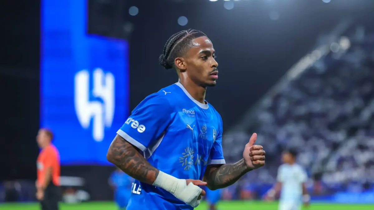 الهلال يدرس عقوبة قاسية ضد سامرفيل بعد طرده آسيويا