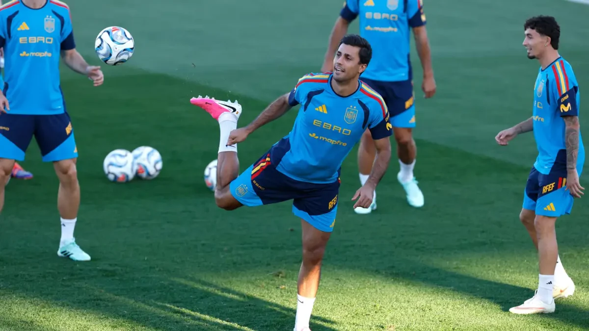رودري يكشف كواليس اهتمام ريال مدريد ويدافع عن الحكام