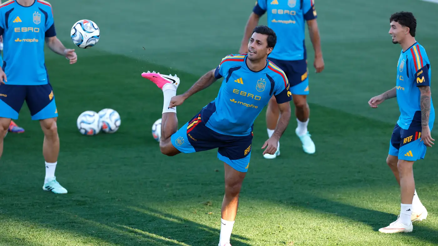 رودري يكشف كواليس اهتمام ريال مدريد ويدافع عن الحكام