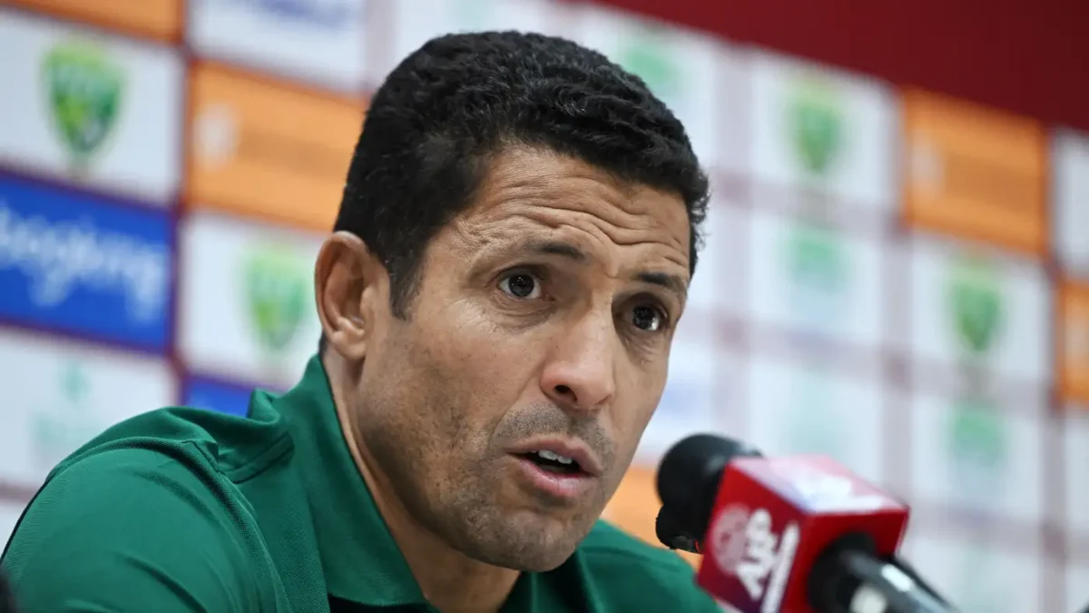 مجدي عبد الغني ينتقد تصرف عموتة مع لاعب الأهلي