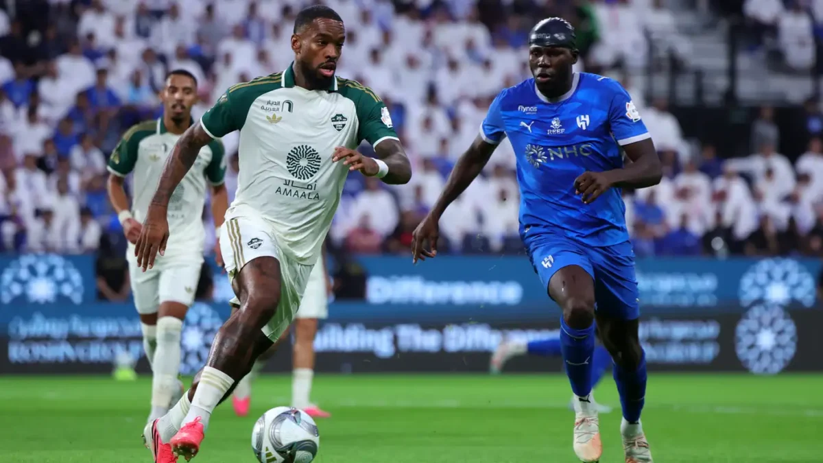 الهلال يهزم الأهلي بثلاثية ويعزز صدارة الدوري