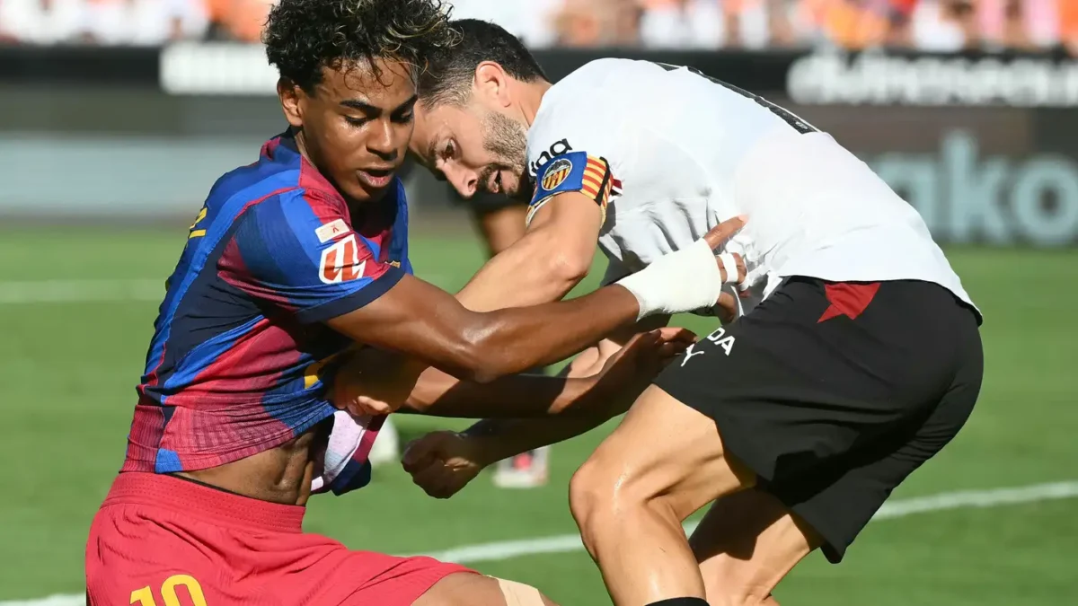 تقييم كارثي لحكم مباراة برشلونة وفالنسيا