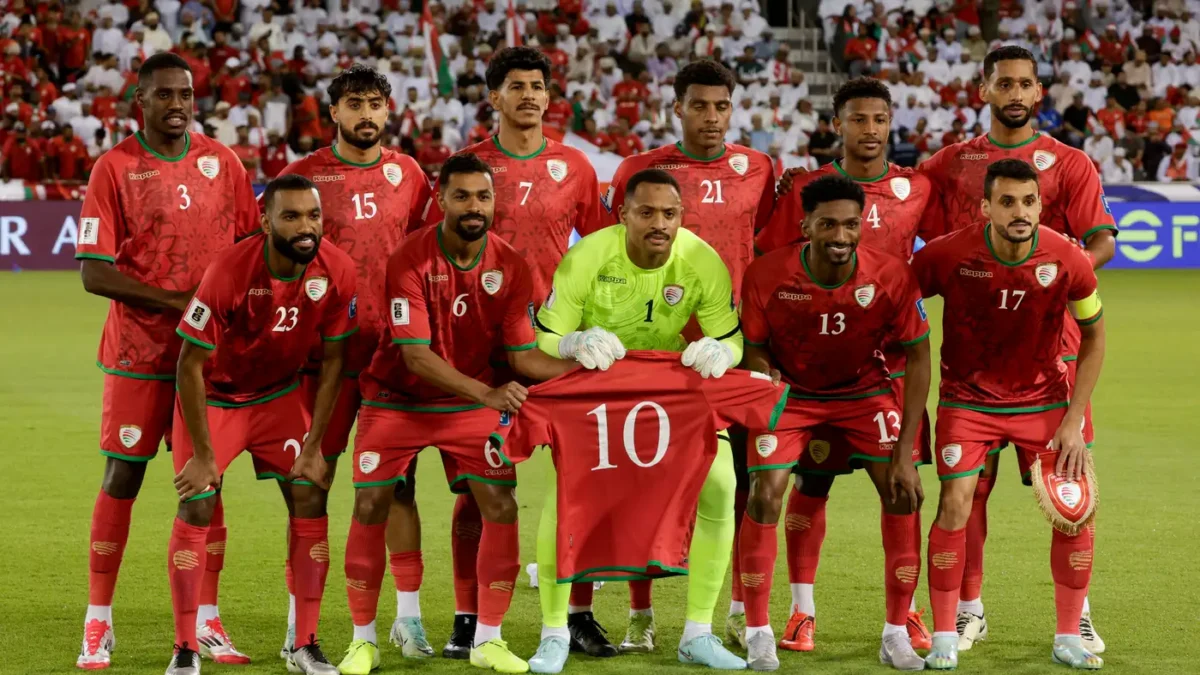 احتفال بالقميص يورط عمان في قرعة حاسمة مع العراق بـ خليجي 27