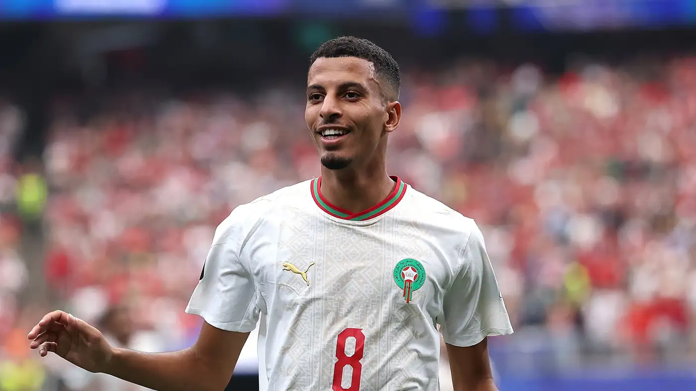 أوناحي ينافس نجوم العالم على طاولة الاتحاد