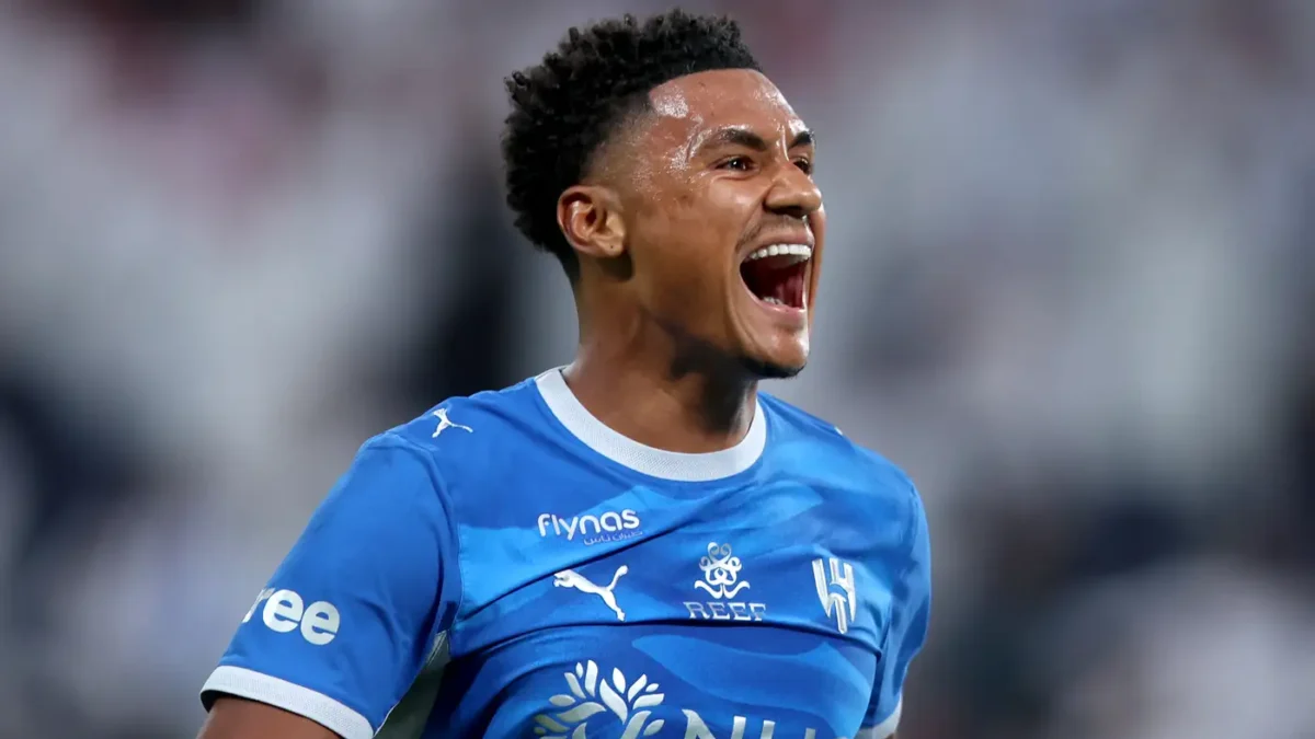 واتكينز يشيد بالدوري السعودي بعد ظهوره الأول مع الهلال