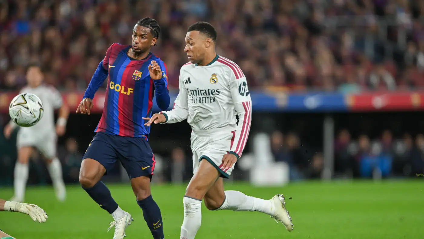 خبير تحكيمي يحسم جدل ركلة جزاء ريال مدريد ضد برشلونة