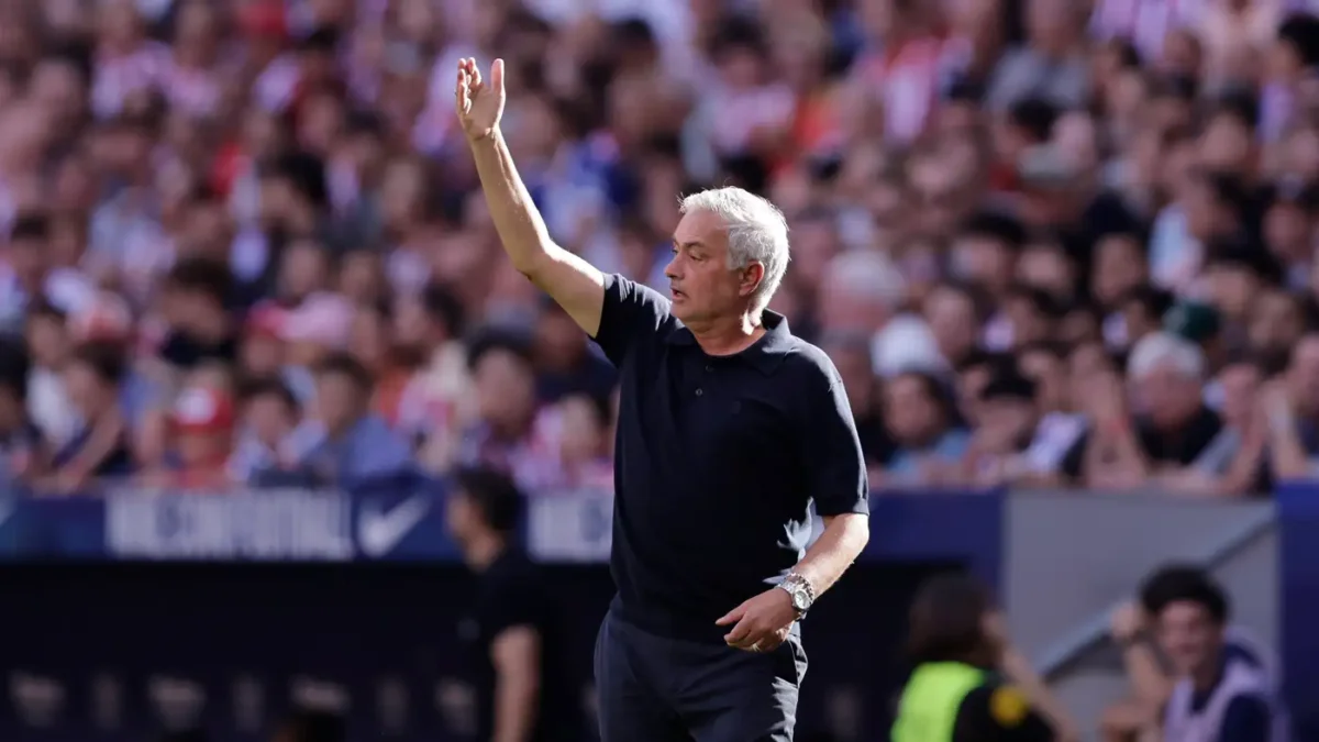 حل أفريقي على طاولة مورينيو لإنقاذ دفاع ريال مدريد