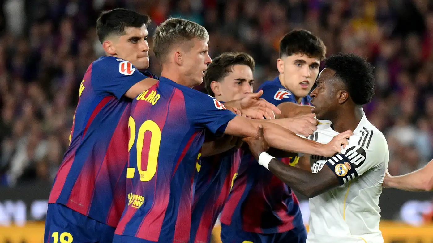ماضٍ مثير للجدل يطارد حكم الكلاسيكو قبل مواجهة ريال مدريد