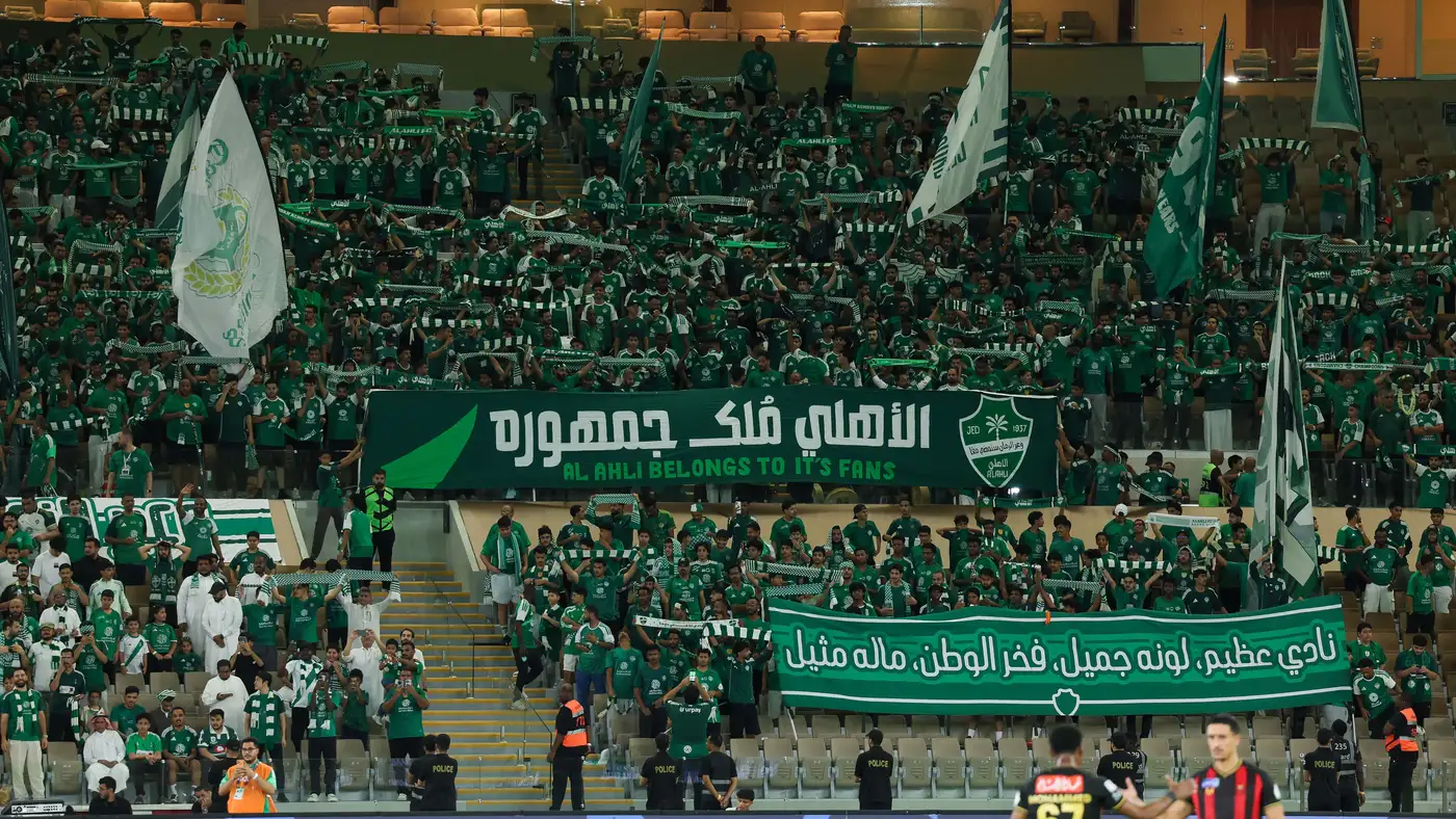 خماسية الشباب تدفع جماهير الأهلي لمغادرة الملعب