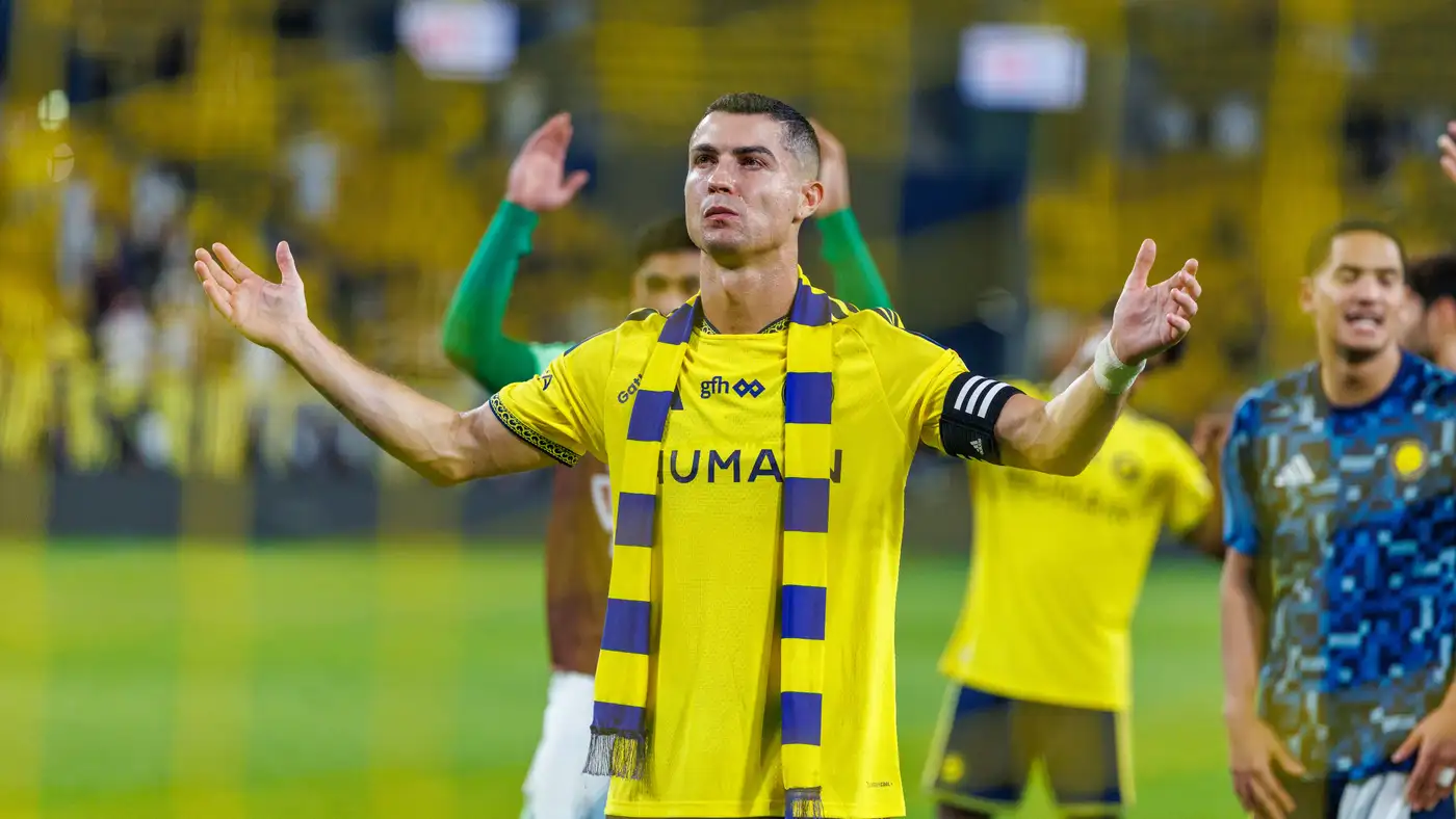 ماذا قال رونالدو لنجم باريس سان جيرمان المصاب؟
