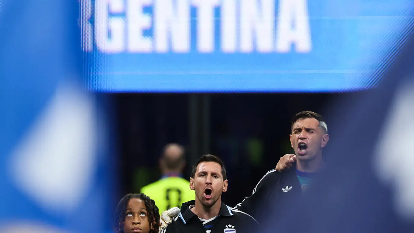 مارتينيز يكشف كواليس وداع ميسي لمنتخب الأرجنتين